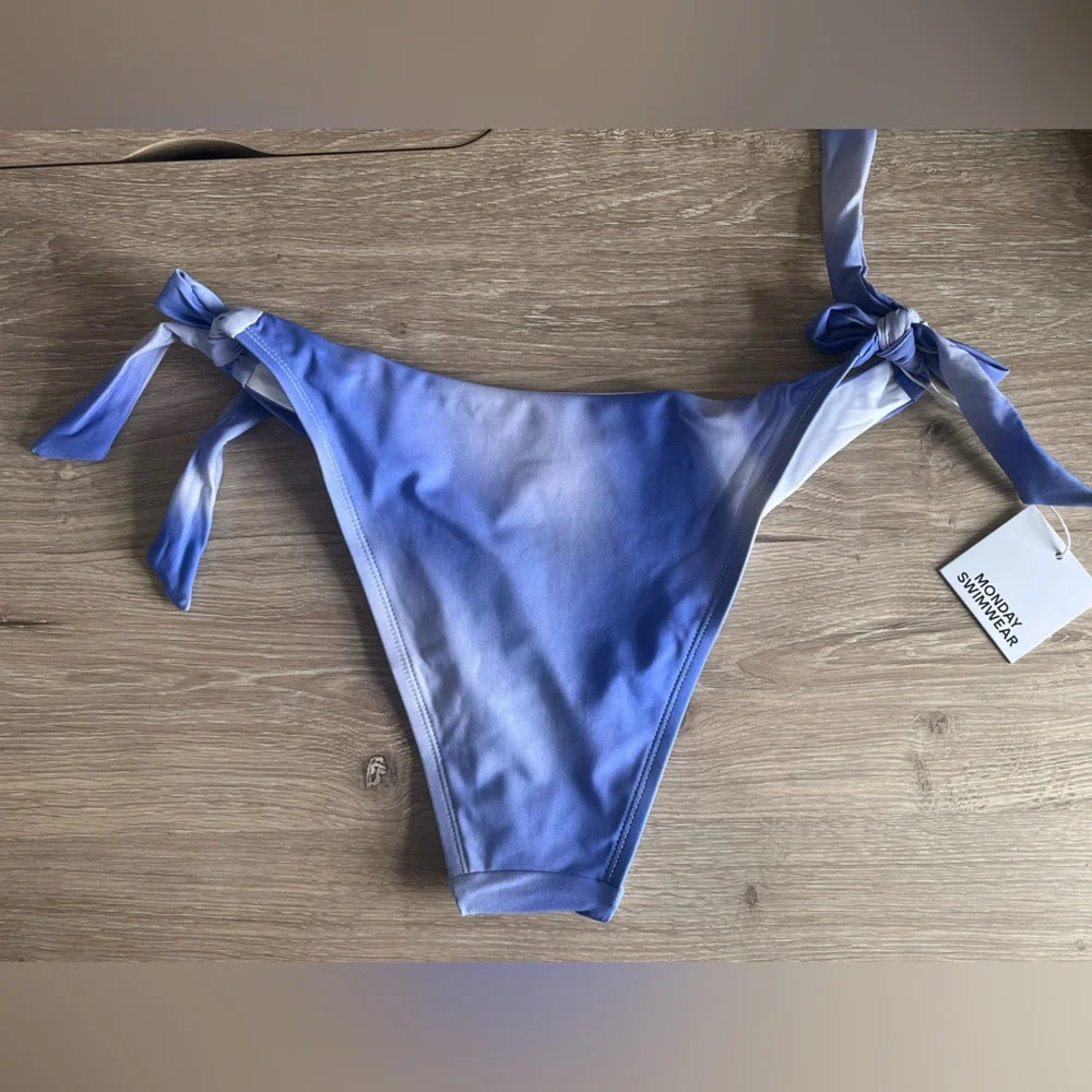 - NWT Monday Swimwear SET Bikini Swimsuit Palm Springs Top & Wategos Bottom